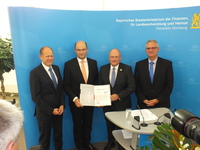 it-sa- 2017: Traditioneller Empfang - Überreichung des BSI-Zertifikats