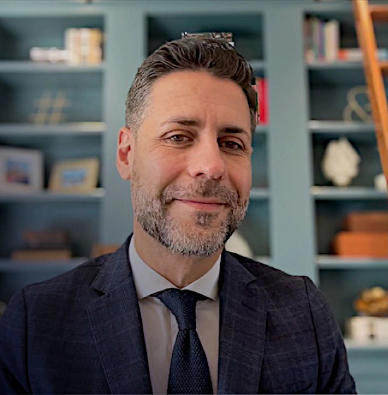 arctic-wolf-ismael-valenzuela