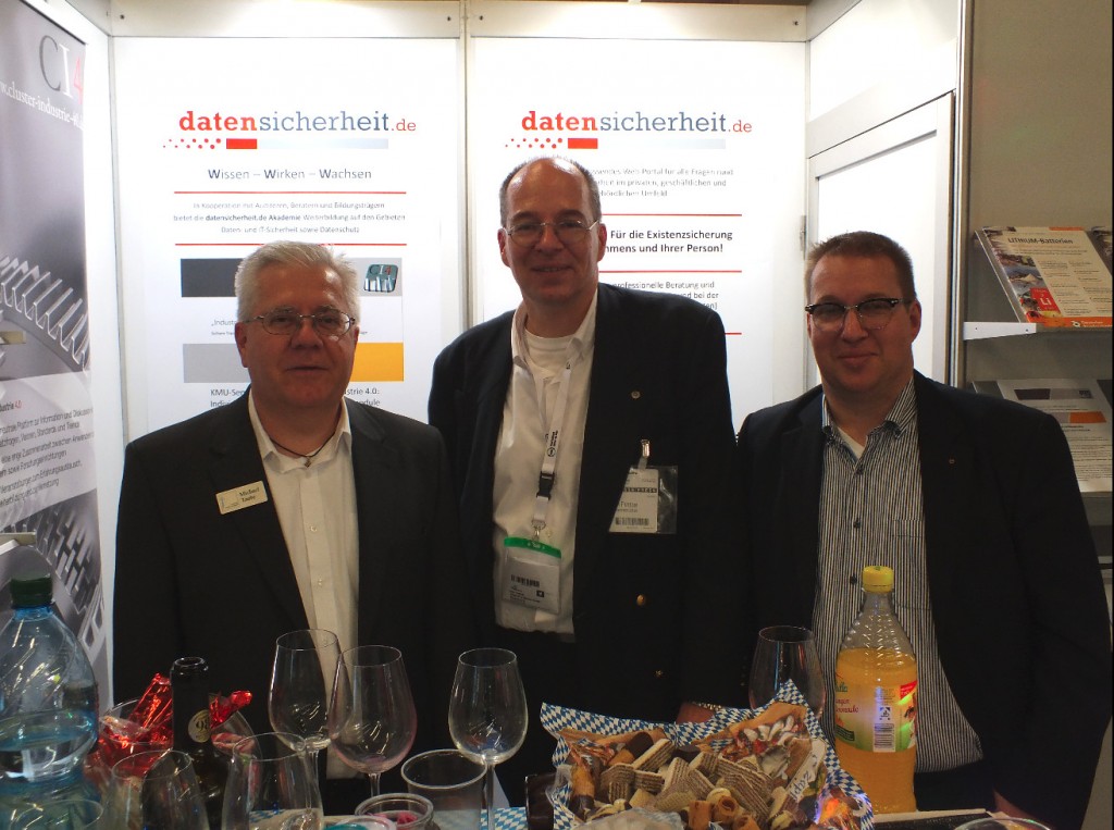 Cluster-Akteure am ds-Messestand (v.l.n.r.): CI4-Sprecher Michael Taube mit CI4-Gründungspartnern Dirk Pinnow und Carsten Pinnow