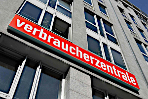 vzhh-matthias-kruettgen-schild-verbraucherzentrale-hamburg